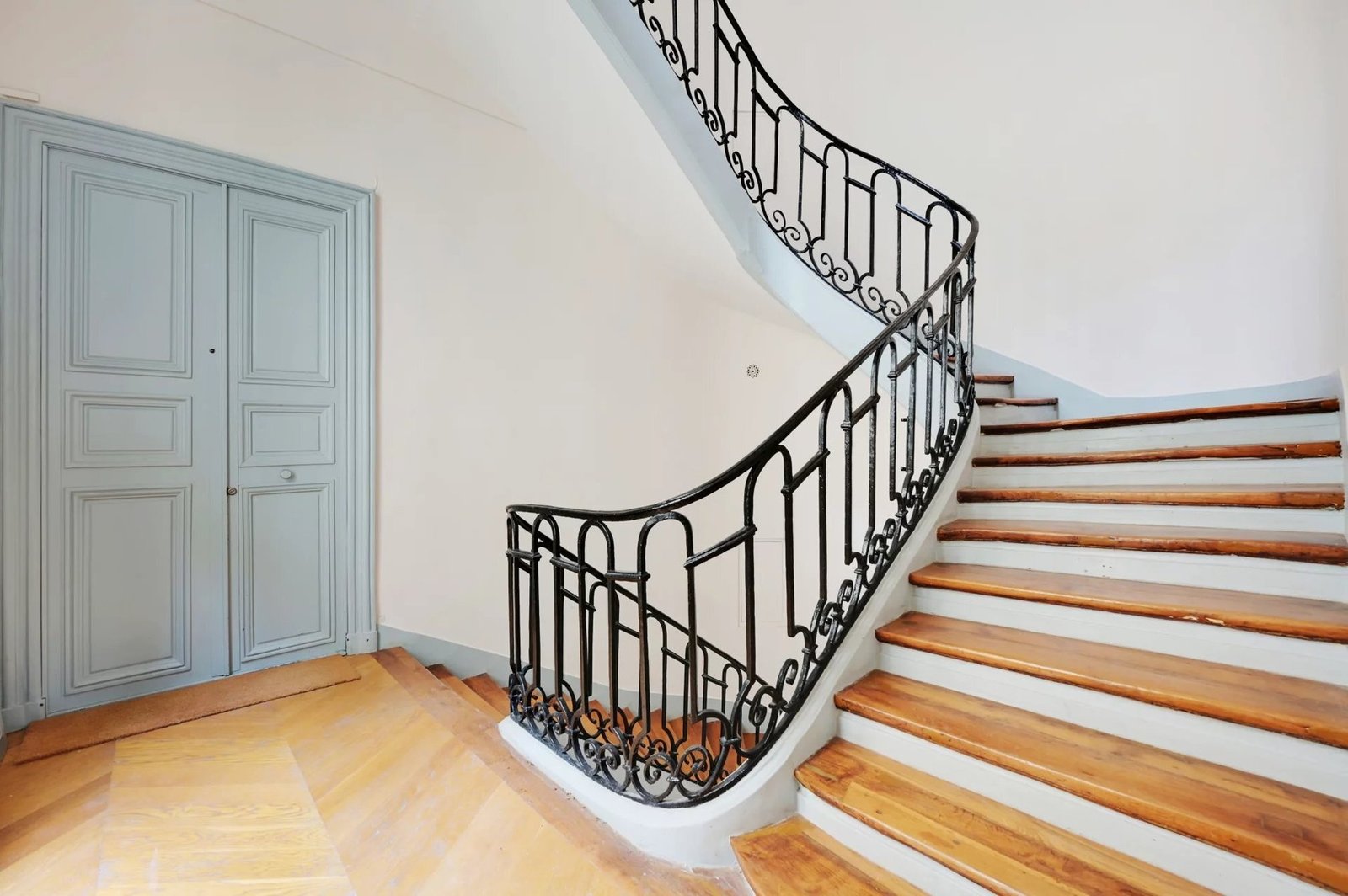 Apartment in Paris, Île