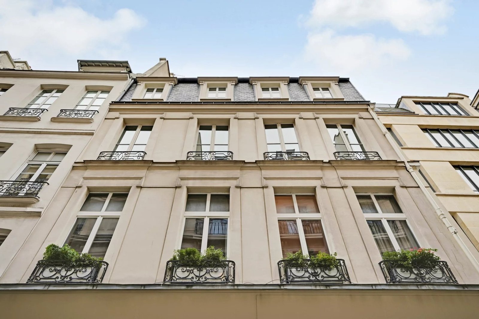 Apartment in Paris, Île