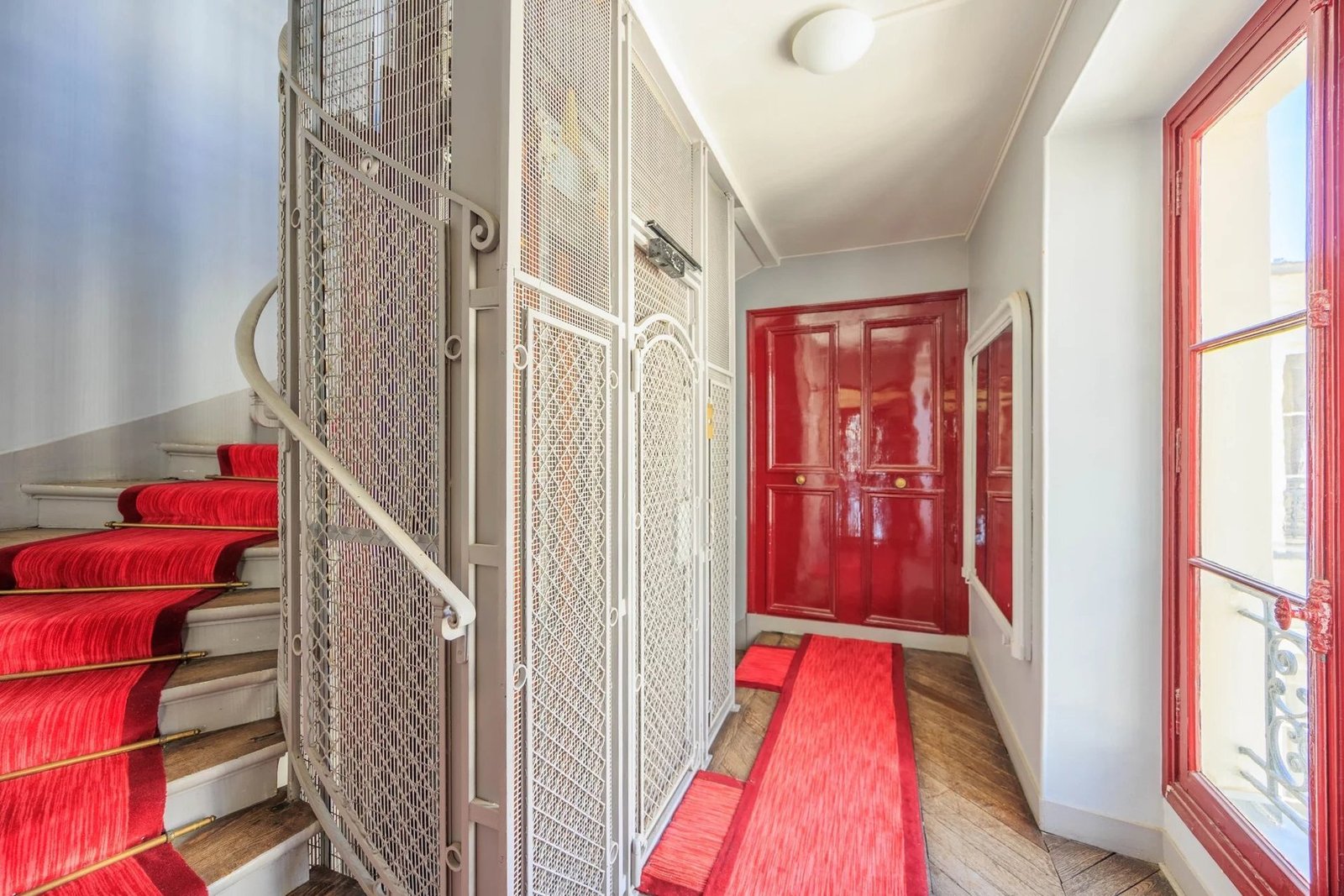 Apartment in Paris, Île
