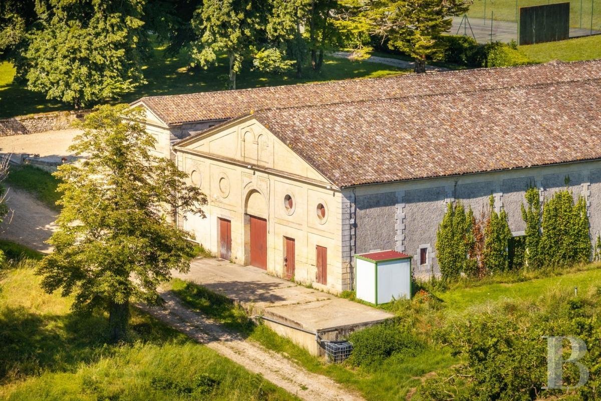 Estate in Saint-Sulpice-de-Faleyrens, Nouvelle-Aquitaine, France