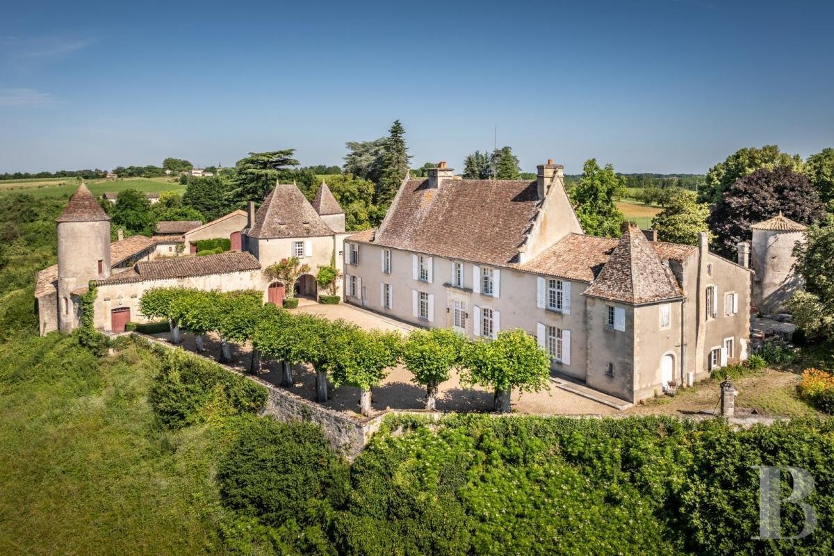 Estate in Saint-Sulpice-de-Faleyrens, Nouvelle-Aquitaine, France