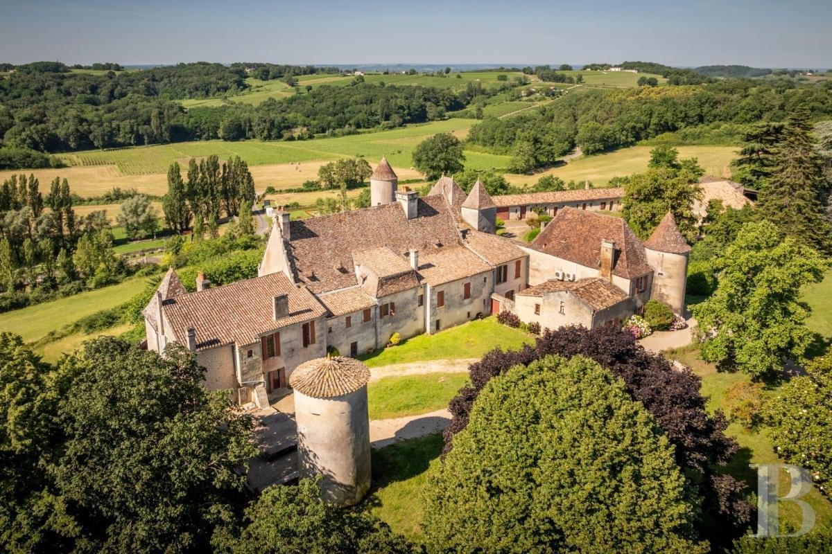 Estate in Saint-Sulpice-de-Faleyrens, Nouvelle-Aquitaine, France