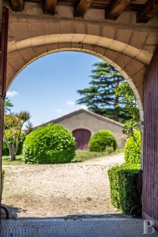 Estate in Saint-Sulpice-de-Faleyrens, Nouvelle-Aquitaine, France