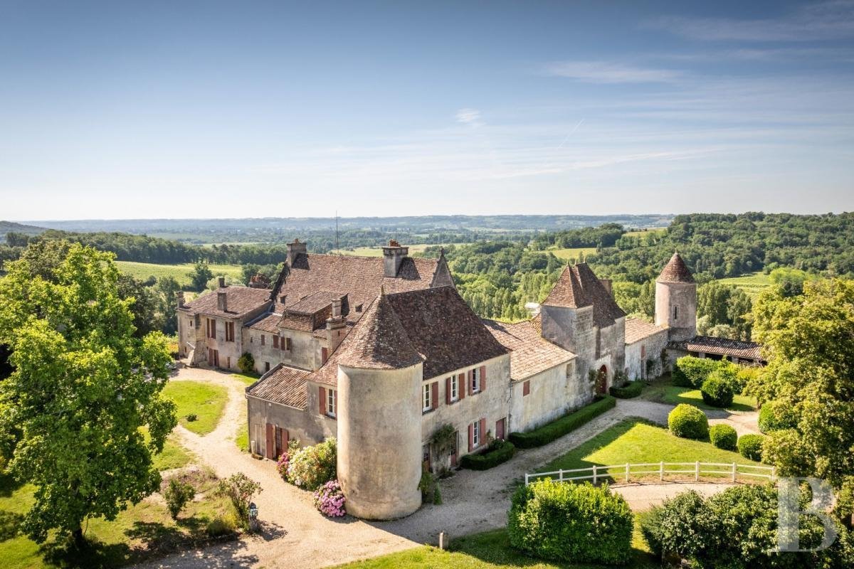 Estate in Saint-Sulpice-de-Faleyrens, Nouvelle-Aquitaine, France