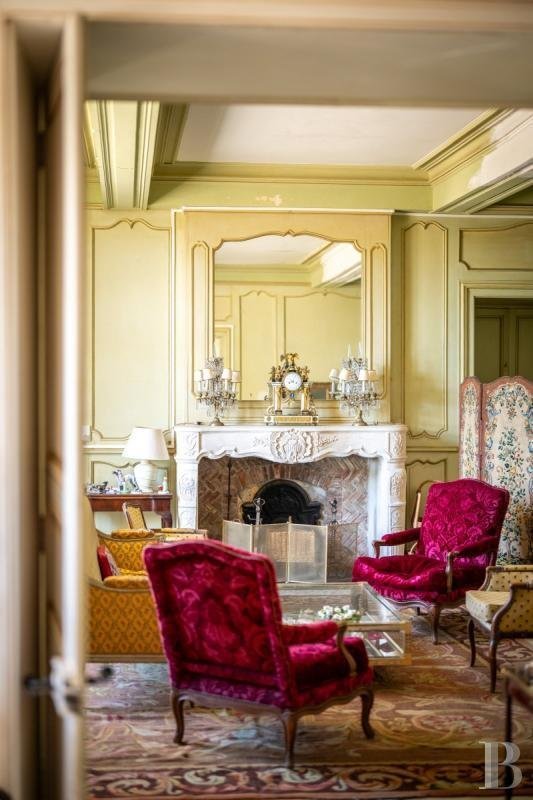 Estate in Saint-Sulpice-de-Faleyrens, Nouvelle-Aquitaine, France