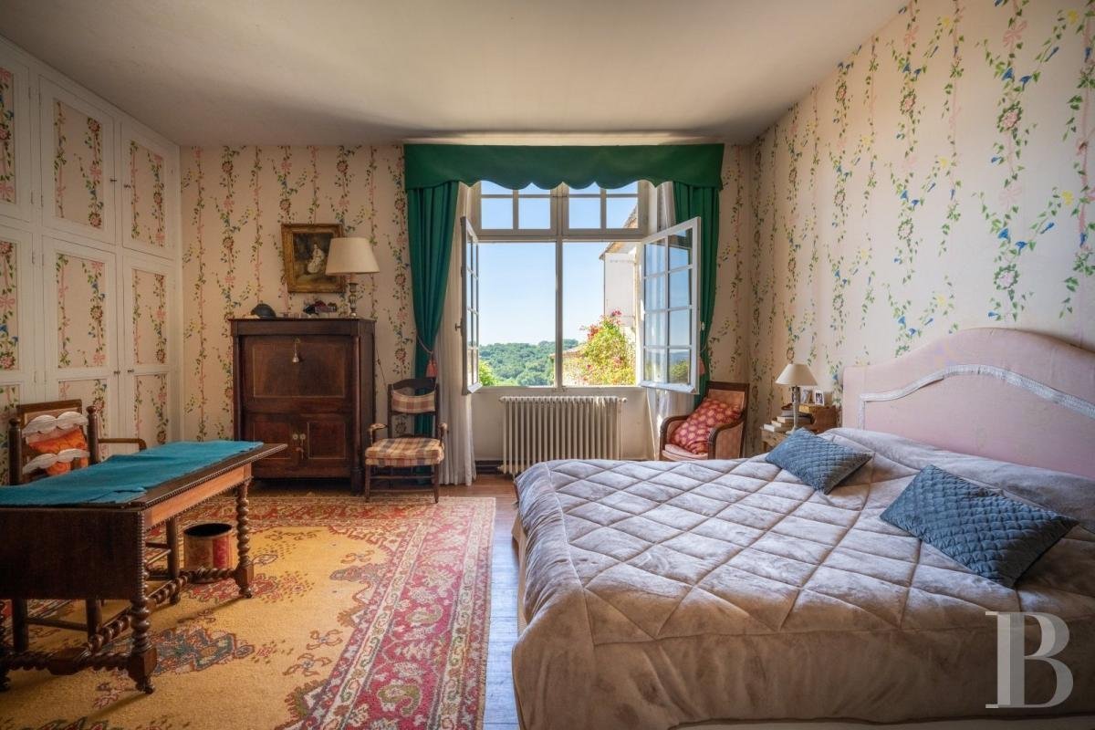 Estate in Saint-Sulpice-de-Faleyrens, Nouvelle-Aquitaine, France