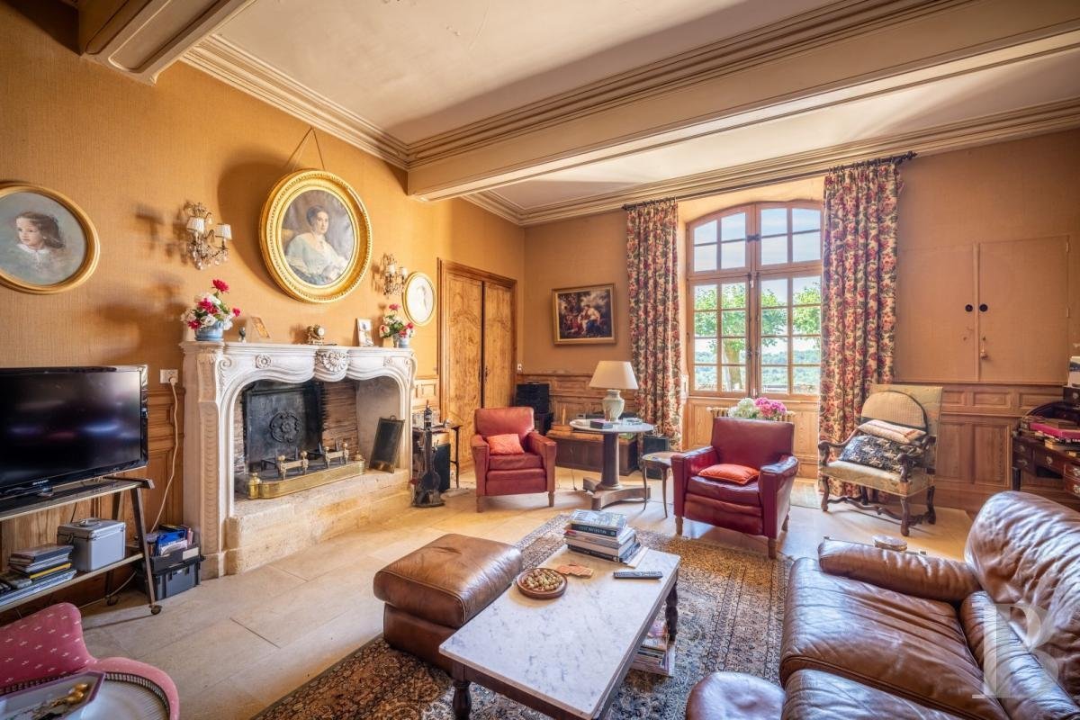 Estate in Saint-Sulpice-de-Faleyrens, Nouvelle-Aquitaine, France