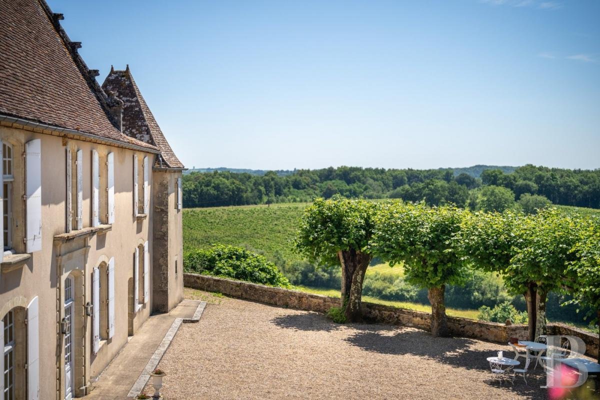 Estate in Saint-Sulpice-de-Faleyrens, Nouvelle-Aquitaine, France