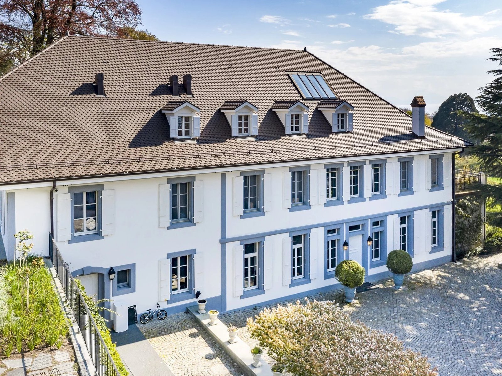 House in Jouxtens-Mézery, Vaud, Switzerland
