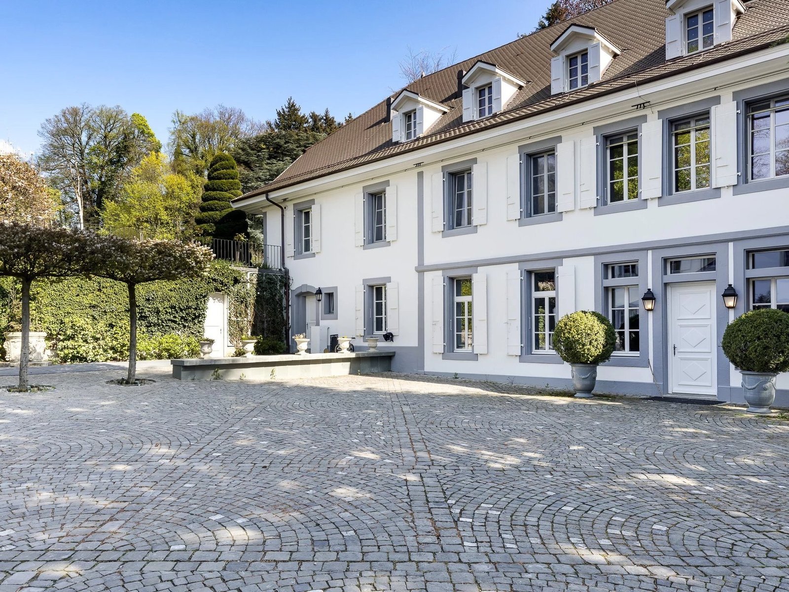 House in Jouxtens-Mézery, Vaud, Switzerland