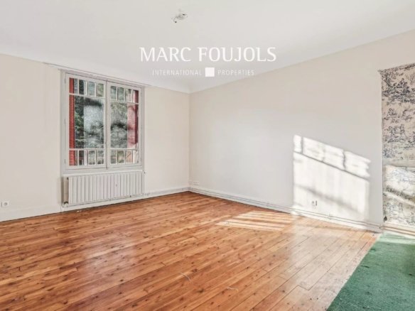 House in Paris, Île-de-France, France