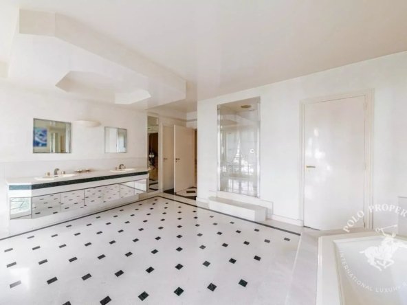Neuilly-sur-Seine, Île-de-France, France
