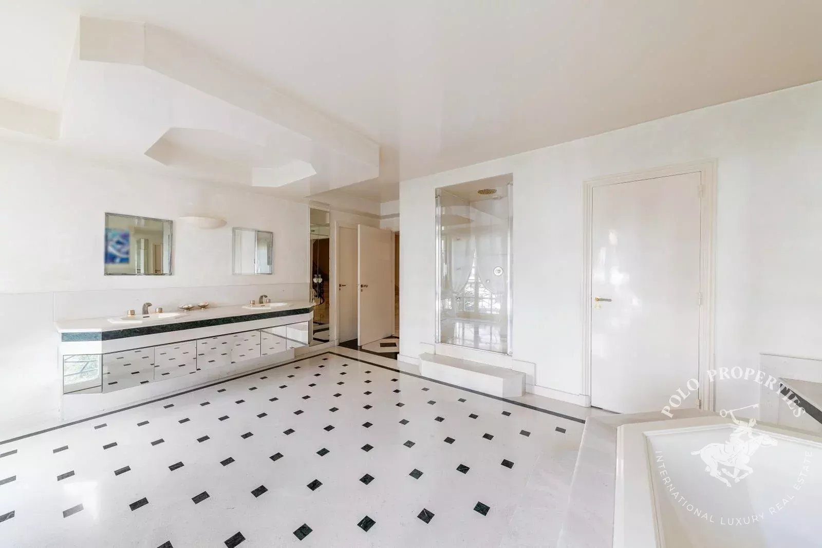 Neuilly-sur-Seine, Île-de-France, France