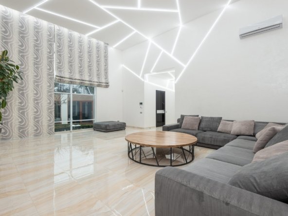Villa in Antibes, Provence-Alpes-Côte d'Azur, France