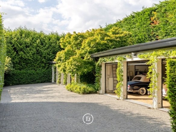 Villa in Sint-Genesius-Rode, Flanders, Belgium